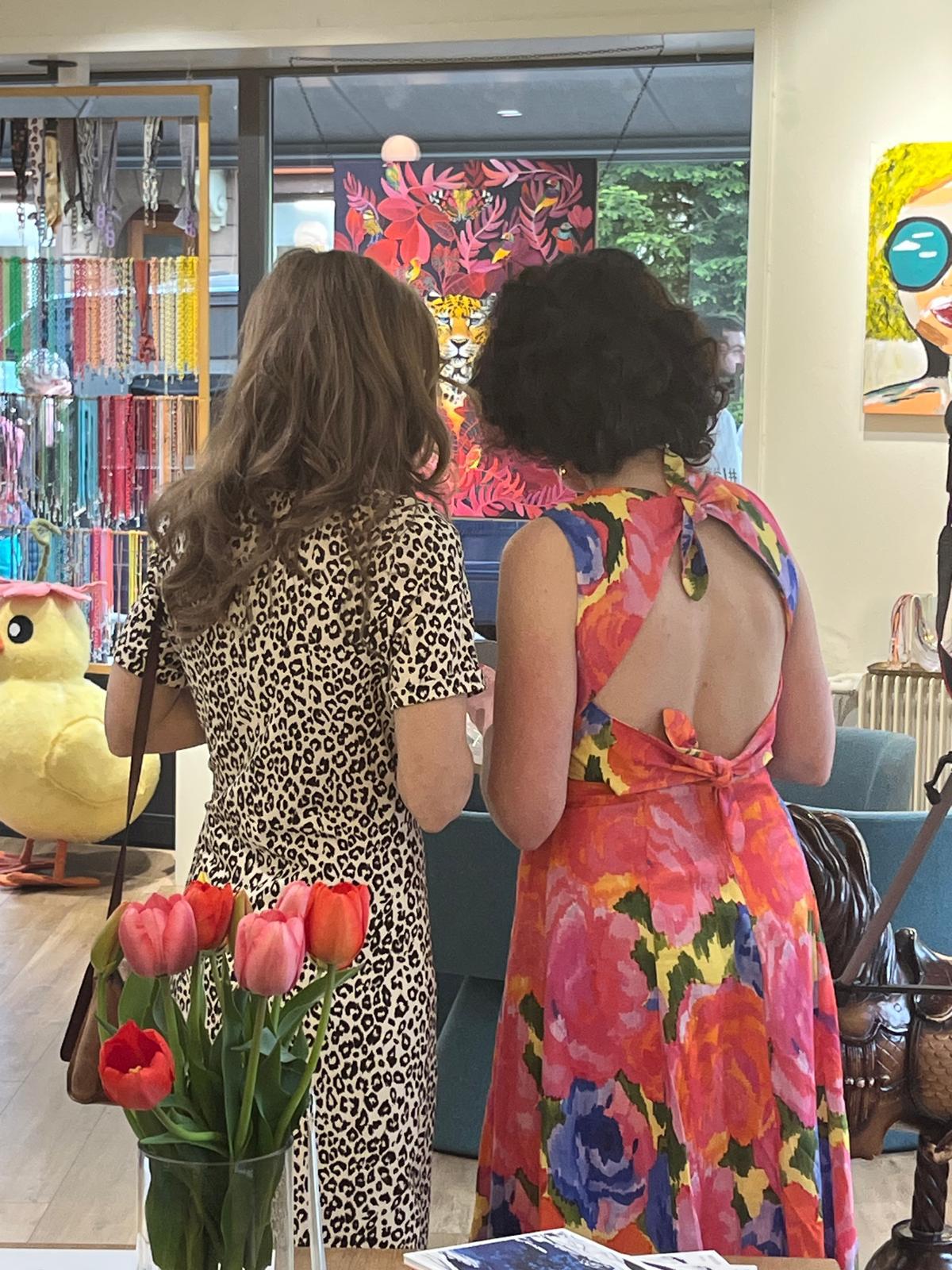 Ausstellungsansicht mit Werken von IWAWALL